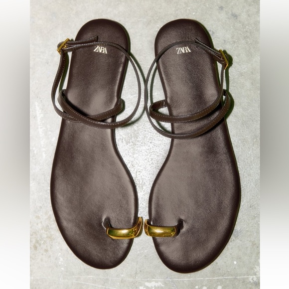 METAL RING TOE-POST LEATHER SANDALS - Picture 6 of 6